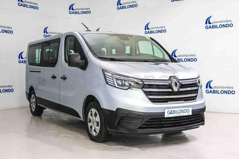 Begagnad Renault Trafic Equilibre 151 HK (111 kW) 2024 Grå Minibuss
