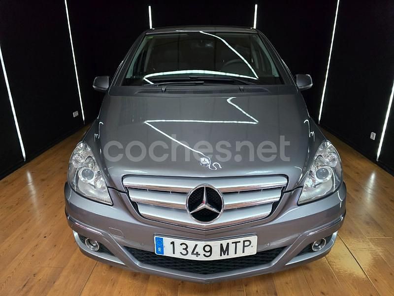 Usado Mercedes B180 109 CV (80 kW) 2009 Gris / plata Monovolumen