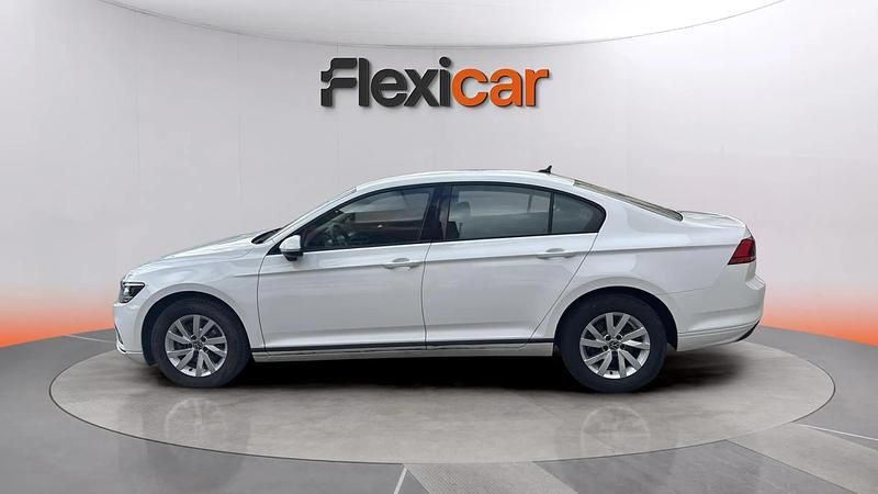 Usado VW Passat 150 CV (110 kW) 2021 Blanco Berlina