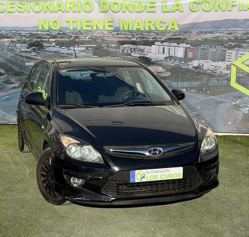Usado Hyundai i30 Style 114 CV (83 kW) 2011 Negro Utilitario