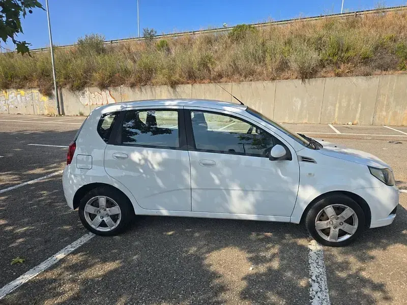 Usado Chevrolet Aveo LS 86 CV (63 kW) 2011 Blanco Berlina