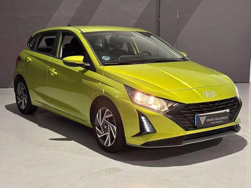 Usado Hyundai i20 84 CV (61 kW) 2023 Verde Utilitario