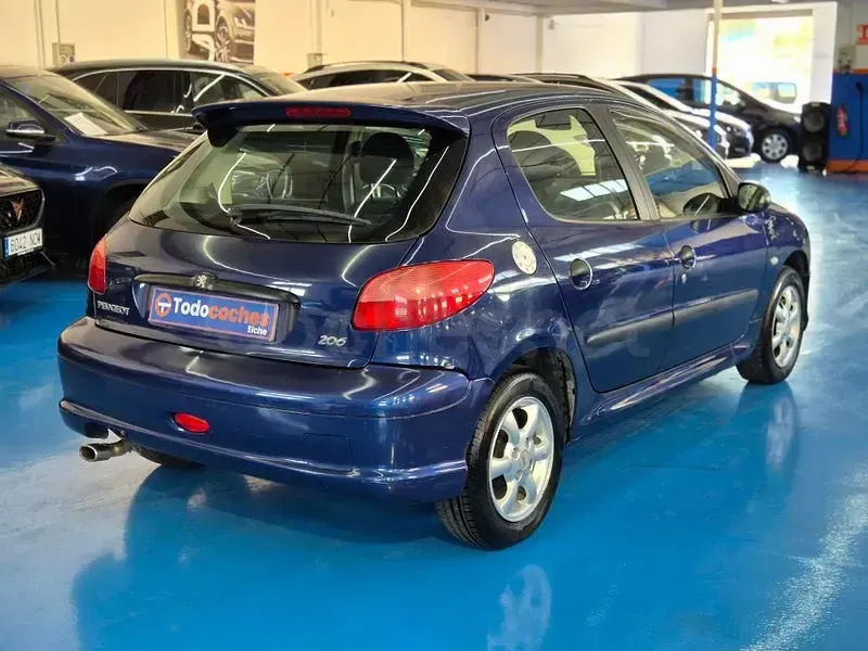 Usado Peugeot 206 75 CV (55 kW) 2002 Azul Berlina