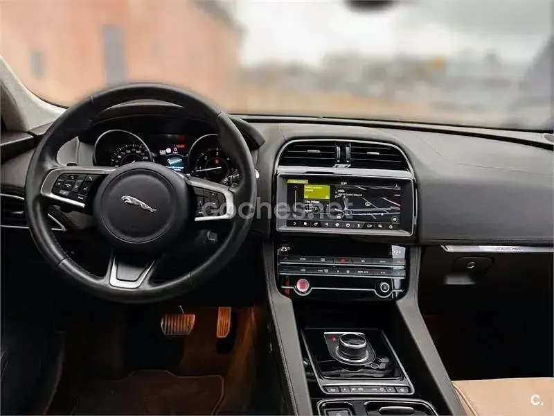 Usado Jaguar F-Pace Prestige 180 CV (132 kW) 2019 Azul SUV