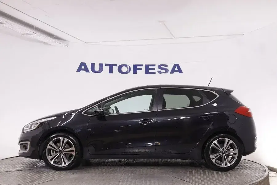 Usado Kia Ceed 136 CV (100 kW) 2016 Negro metalizado Utilitario