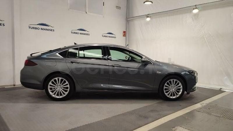 Usado Opel Insignia Innovation 165 CV (121 kW) 2020 Gris / plata Berlina