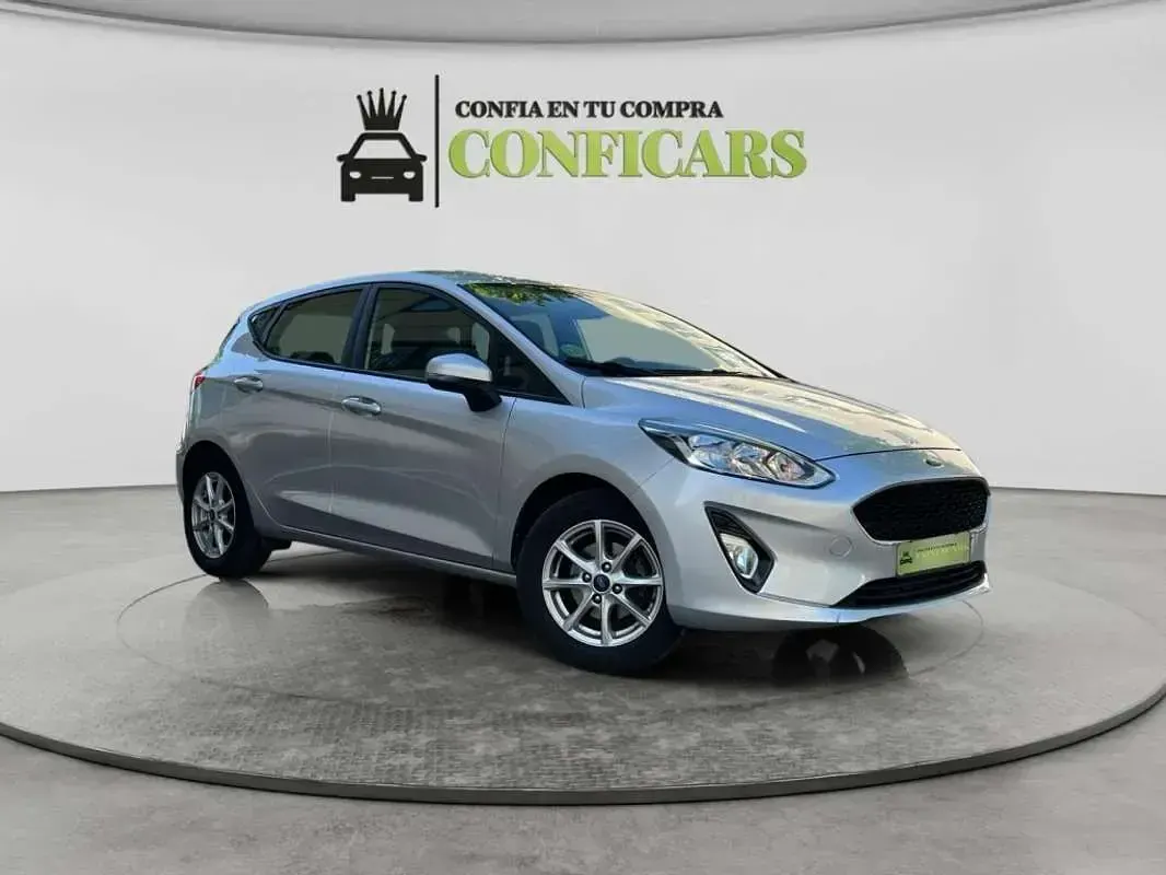 Usado Ford Fiesta Trend 86 CV (63 kW) 2018 Plateado Utilitario
