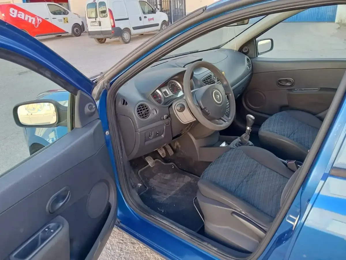 Usado Renault Clio Business 85 CV (62 kW) 2009 Azul