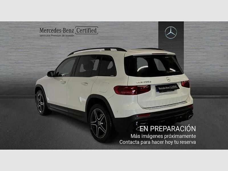 Usado Mercedes GLB200 AMG line 150 CV (110 kW) 2024 Pintura uni, blanco polar SUV