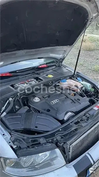 Usado Audi A4 130 CV (95 kW) 2004 Gris / plata Berlina