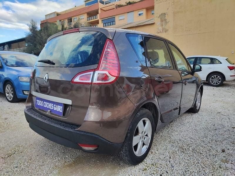 Usado Renault Scénic III Bose Edition 130 CV (95 kW) 2011 Marrón Monovolumen