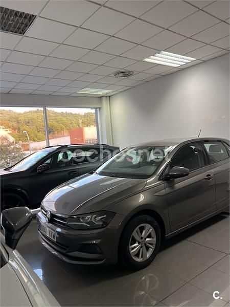 Usado VW Polo Advance 95 CV (69 kW) 2019 Gris / plata Berlina