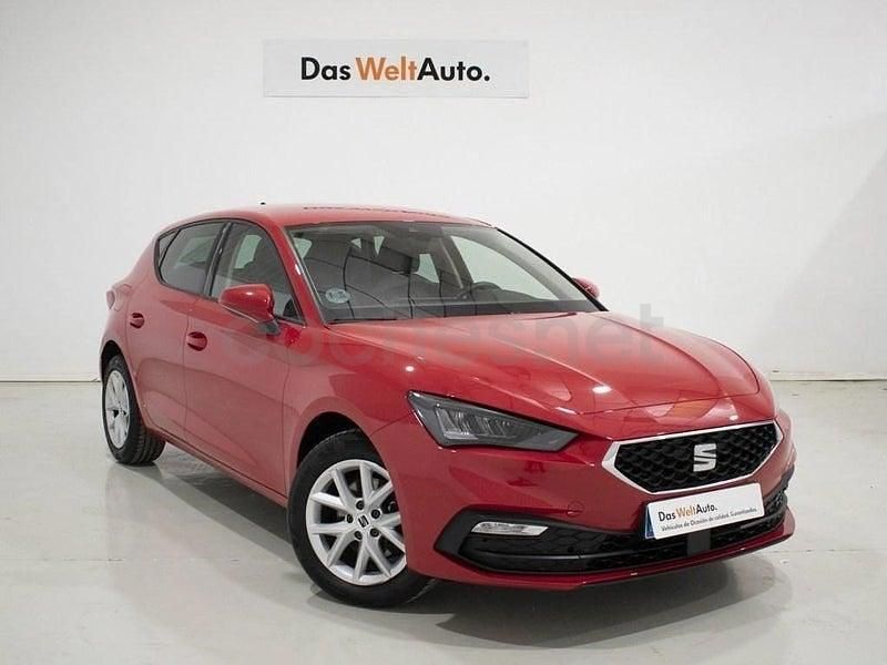 Usado Seat Leon Style 130 CV (95 kW) 2023 Rojo Berlina