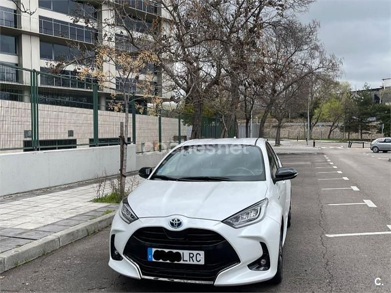 Usado Toyota Yaris Hybrid Style 116 CV (85 kW) 2021 Blanco Berlina