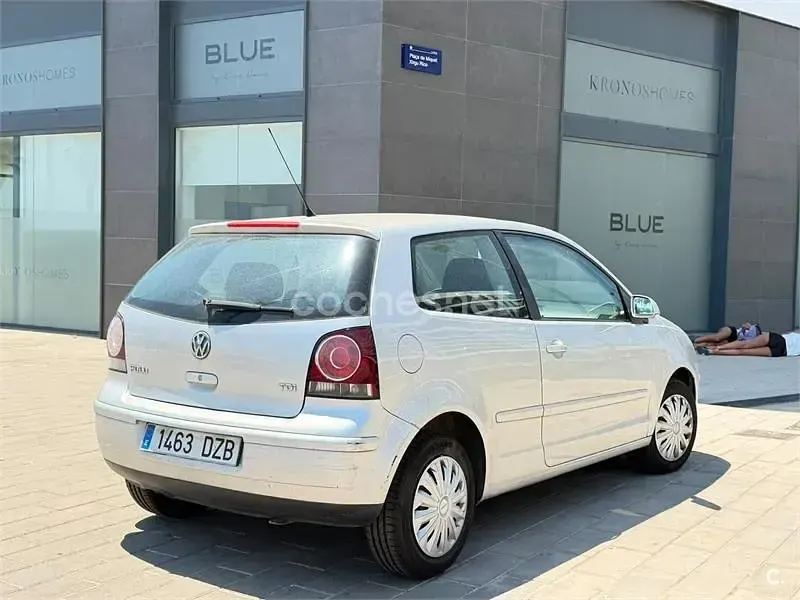 Usado VW Polo Edition 70 CV (51 kW) 2006 Gris / plata Utilitario