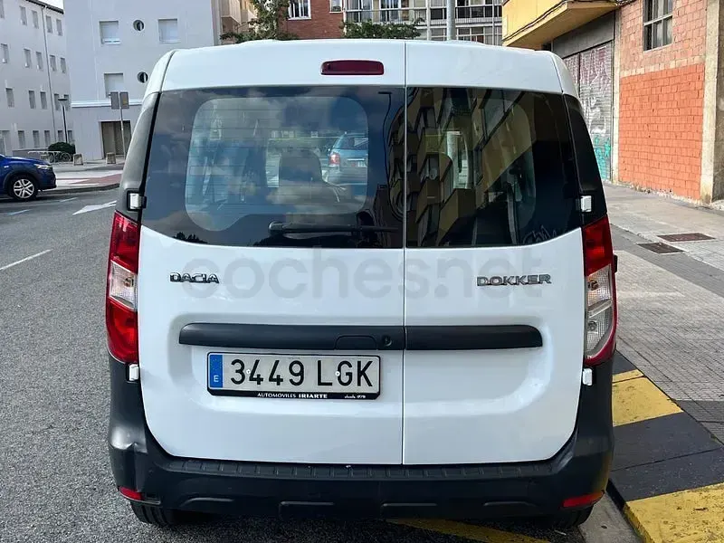Usado Dacia Dokker Essentiel 95 CV (69 kW) 2020 Blanco Monovolumen