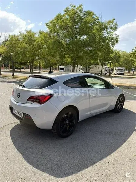 Usado Opel Astra GTC Sportive 165 CV (121 kW) 2012 Gris / plata Berlina