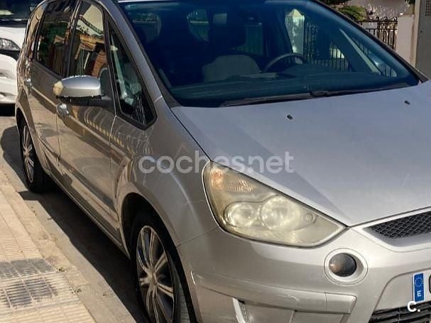 Usado Ford S-MAX Trend 140 CV (102 kW) 2006 Gris / plata Monovolumen