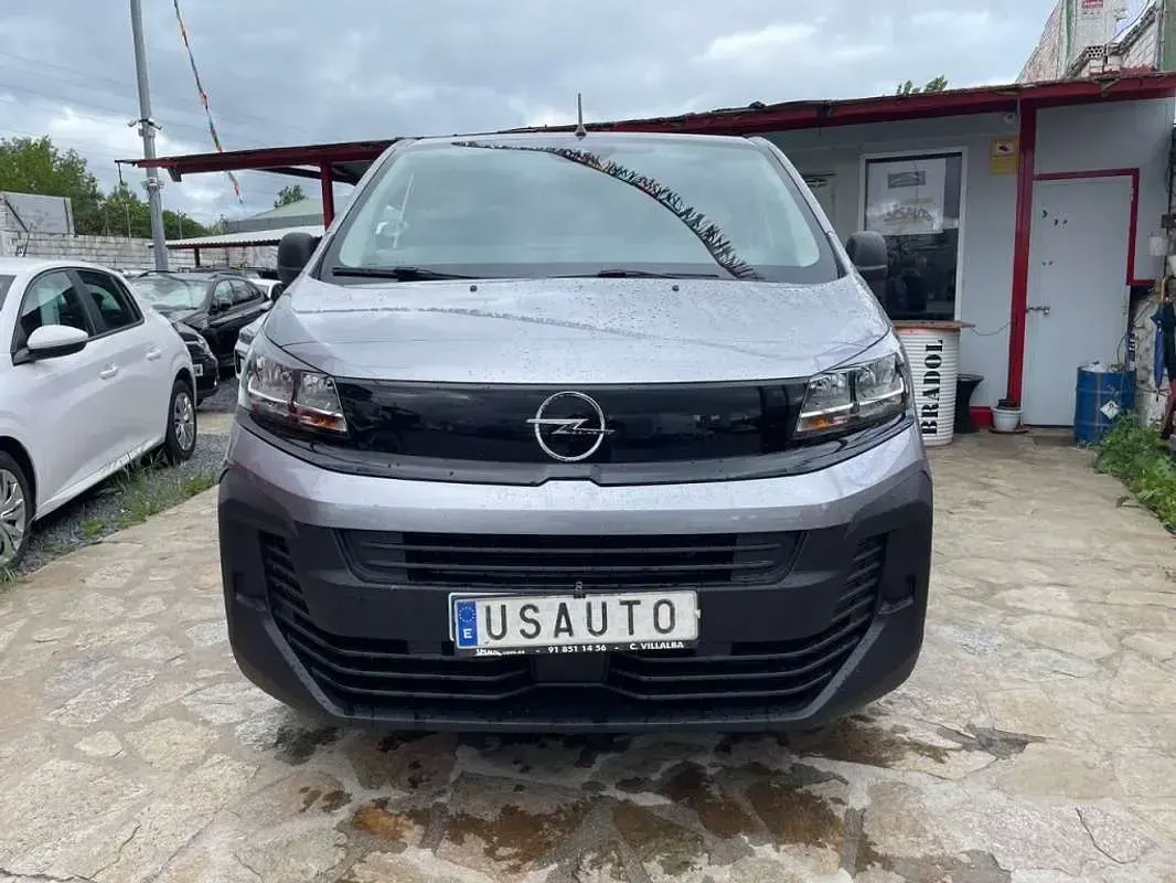 Usado Opel Vivaro S 120 CV (88 kW) 2025 Plateado Monovolumen