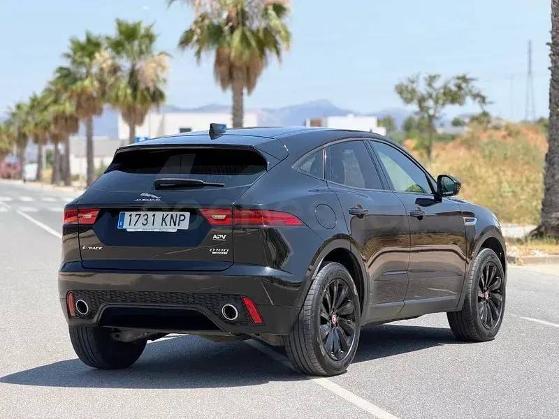 Usado Jaguar E-Pace R-Dynamic 180 CV (132 kW) 2018 Negro SUV