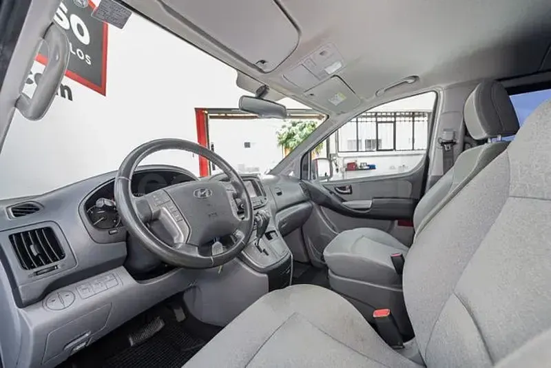 Usado Hyundai H-1 170 CV (125 kW) 2019 Gris / plata Monovolumen