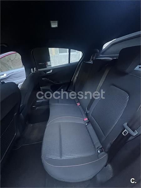 Usado Ford Focus ST-Line 125 CV (91 kW) 2025 Rojo Familiar