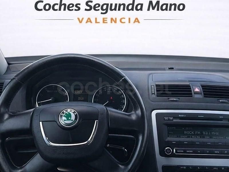 Usado Skoda Octavia 105 CV (77 kW) 2011 Gris / plata Familiar