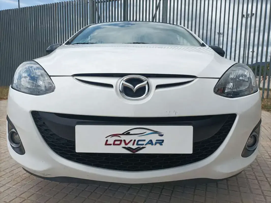 Usado Mazda 2 Style 75 CV (55 kW) 2013 Blanco Utilitario