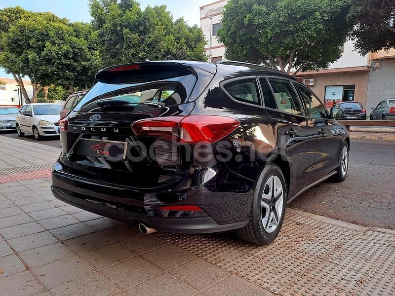 Usado Ford Focus Trend 120 CV (88 kW) 2022 Negro Familiar
