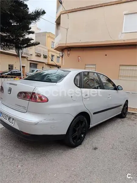Usado Seat Cordoba Stella 100 CV (73 kW) 2003 Gris / plata Berlina