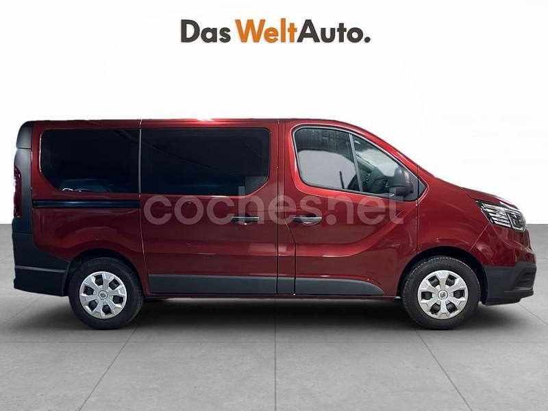 Usado Renault Trafic 150 CV (110 kW) 2023 Rojo Monovolumen
