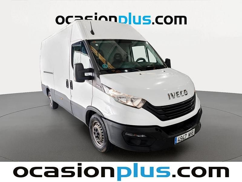 Usado Iveco Daily 156 CV (114 kW) 2023 Blanco Familiar