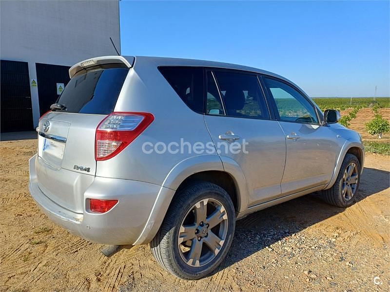 Begagnad Toyota RAV4 Executive 150 HK (110 kW) 2011 Grå SUV