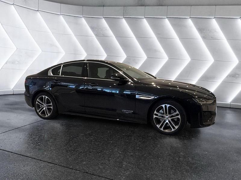 Negro Usado 2024 Jaguar XE R Berlina | 49.800 € - Imagen 1/4