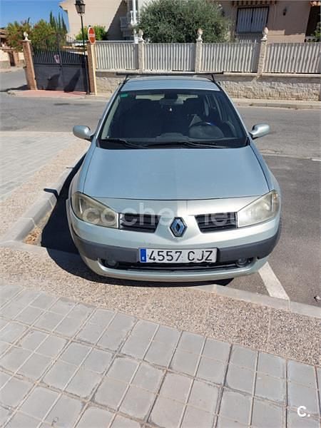 Gris / plata Usado 2004 Renault Mégane II Authentique Berlina | 2500 € (Precio justo) - Imagen 1/4