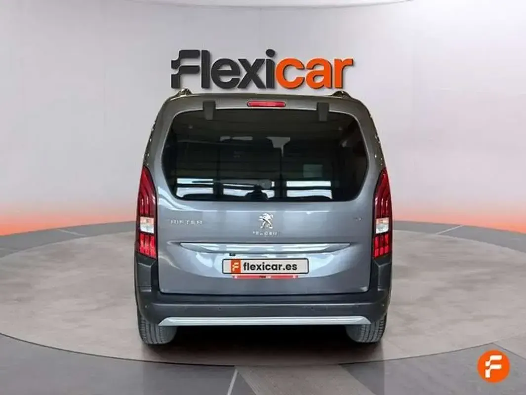 Usado Peugeot Rifter Allure 101 CV (74 kW) 2023 Gris Monovolumen
