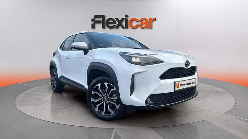 Usado Toyota Yaris Hybrid Active 116 CV (85 kW) 2022 Blanco