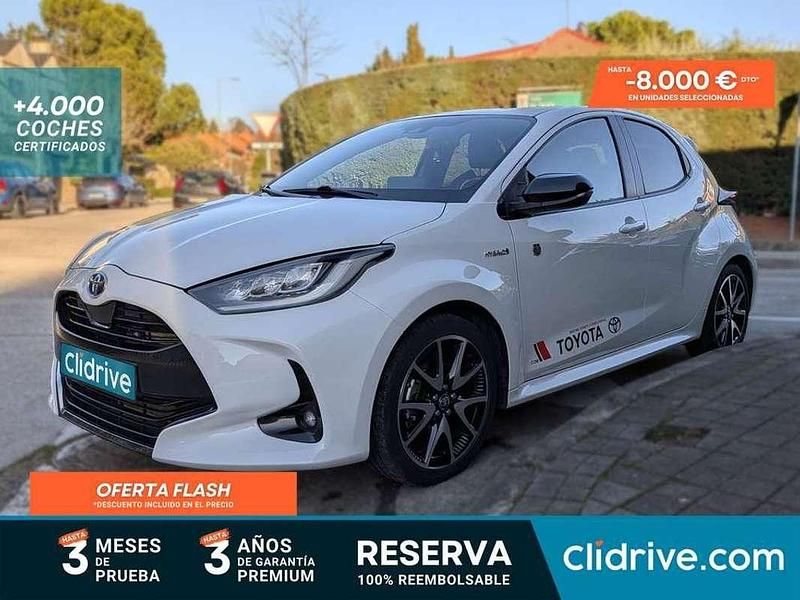 Usado Toyota Yaris Hybrid Plus 92 CV (67 kW) 2021 Blanco SUV
