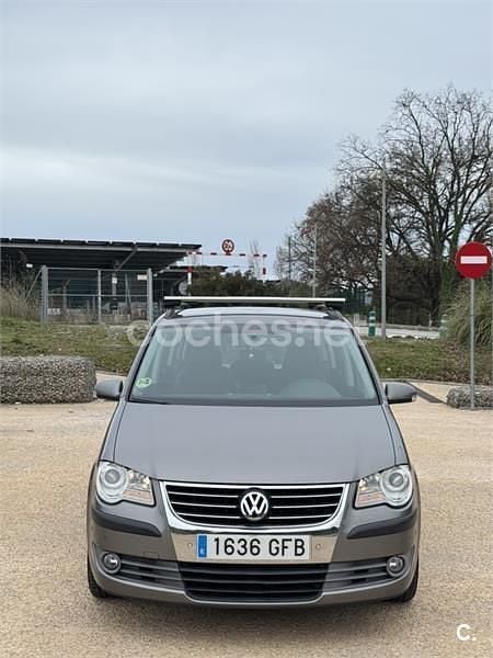 Usado VW Touran Advance 105 CV (77 kW) 2008 Gris / plata Monovolumen