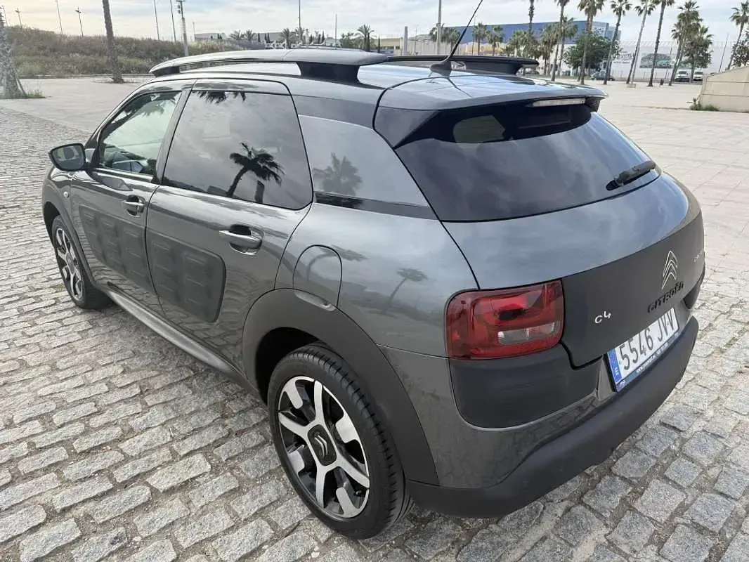 Usado Citroën C4 Cactus Shine 99 HP (72 kW) 2017 Cinzento Citadino