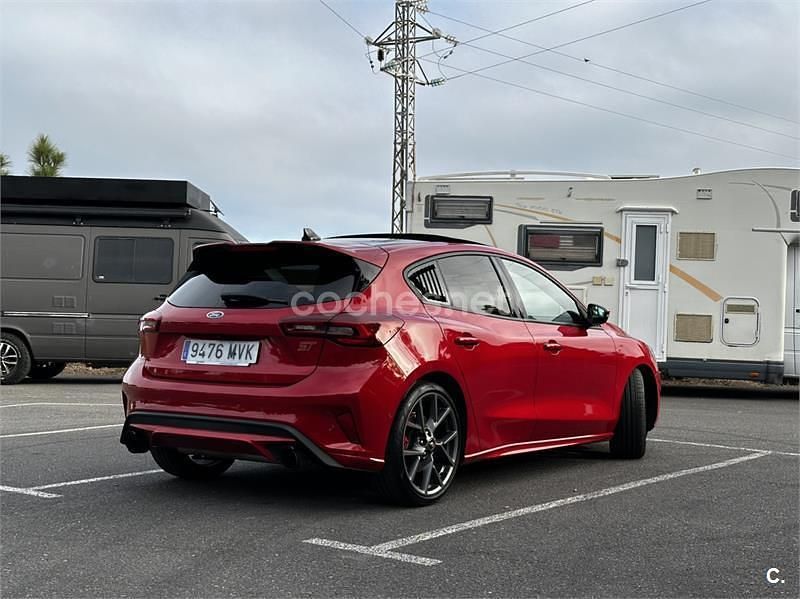 Usado Ford Focus ST 280 CV (205 kW) 2024 Rojo Berlina