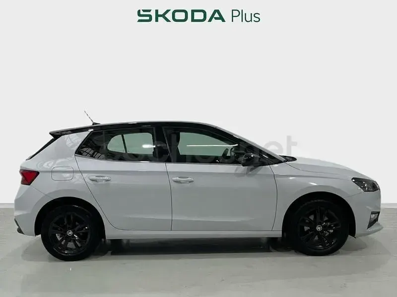 Usado Skoda Fabia Style 110 CV (80 kW) 2022 Blanco Utilitario