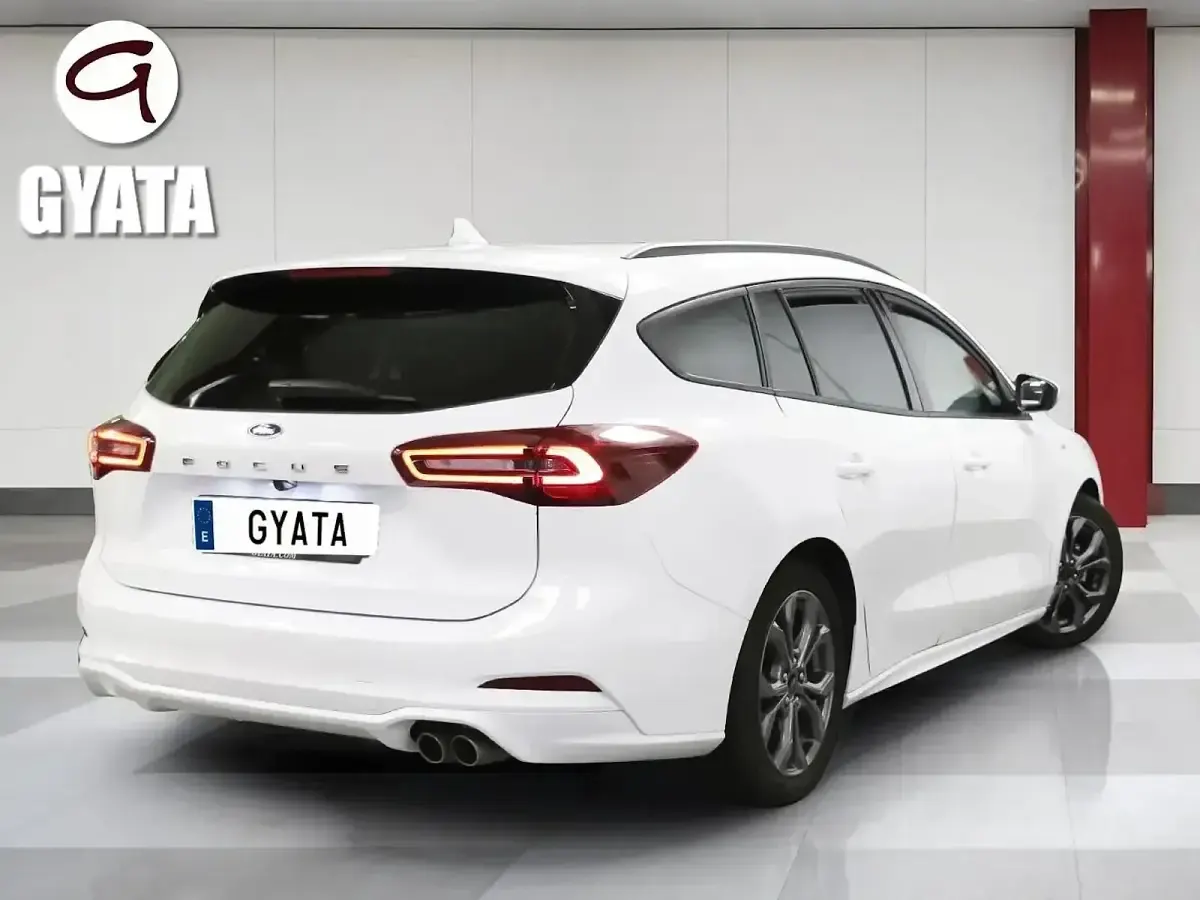Usado Ford Focus ST-Line 155 CV (114 kW) 2022 Blanco Familiar