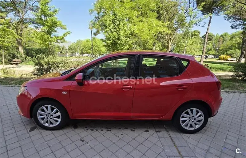 Usado Seat Ibiza Style 90 HP (66 kW) 2013 Vermelho Sedan
