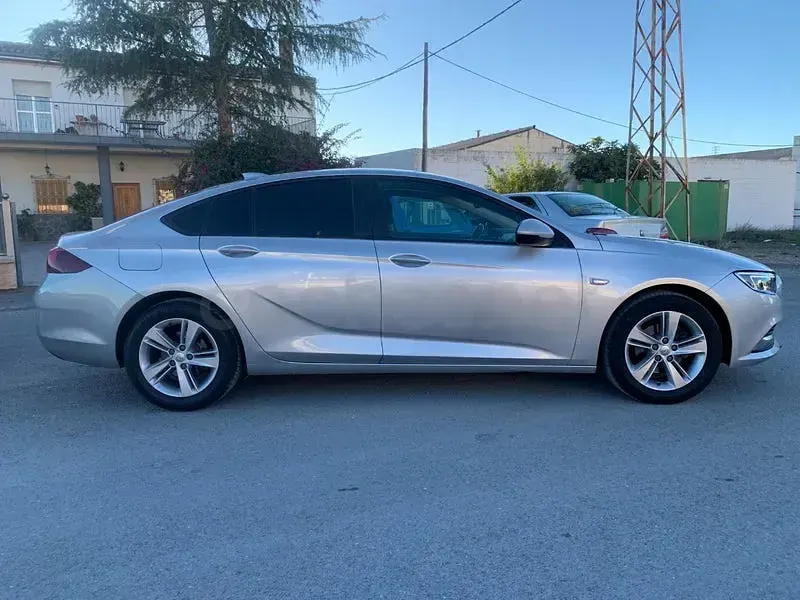 Usado Opel Insignia Excellence 136 CV (100 kW) 2018 Gris / plata Berlina