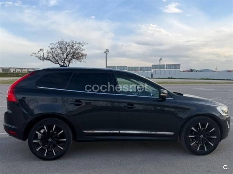 Usado Volvo XC60 R-Design Momentum 181 CV (133 kW) 2016 Negro SUV