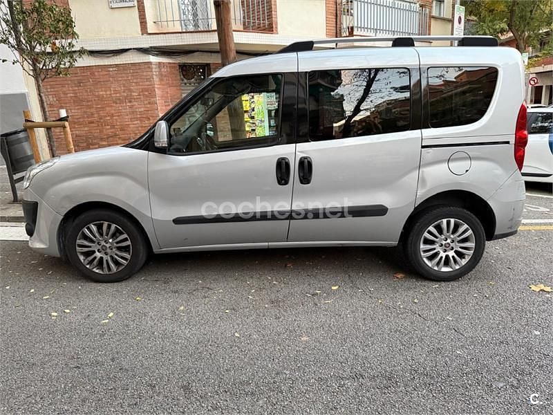 Usado Fiat Doblò Dynamic 105 CV (77 kW) 2013 Gris / plata Monovolumen