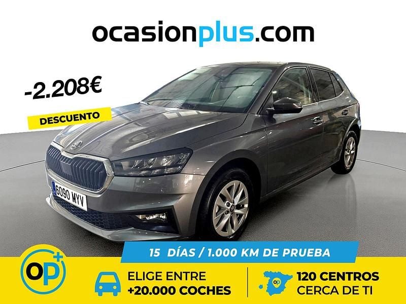 Usado Skoda Fabia Selection 95 CV (69 kW) 2025 Gris / plata Berlina