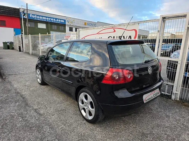 Usado VW Golf IV Conceptline 90 CV (66 kW) 2005 Negro Berlina
