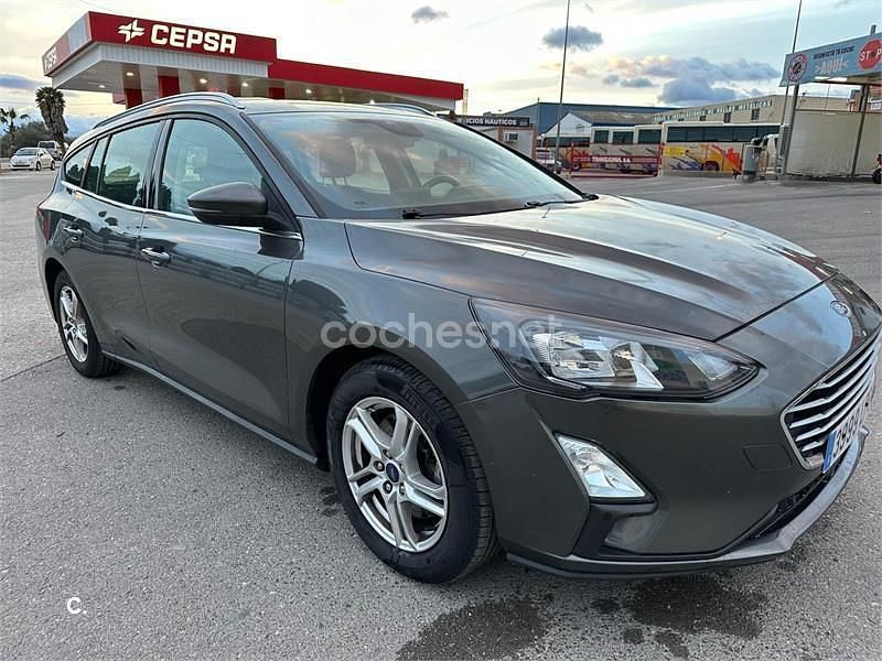 Usado Ford Focus Trend 120 CV (88 kW) 2021 Marrón Familiar